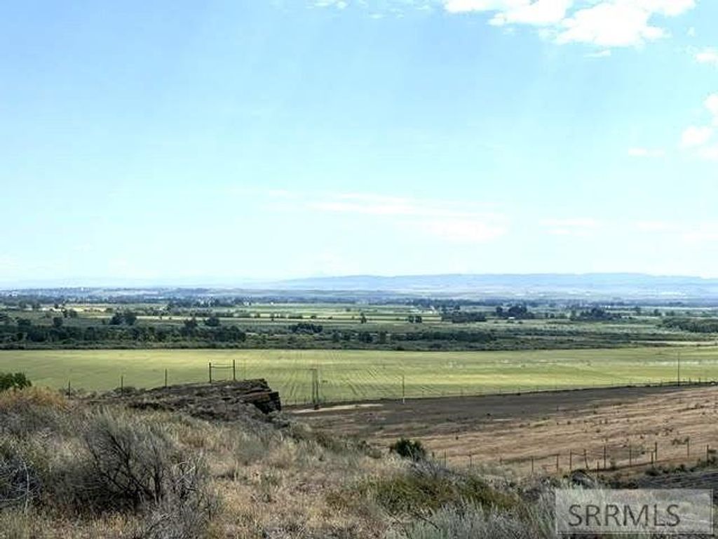 Image 4 of property listing at 1030 E Butte Road, Menan, ID 83434