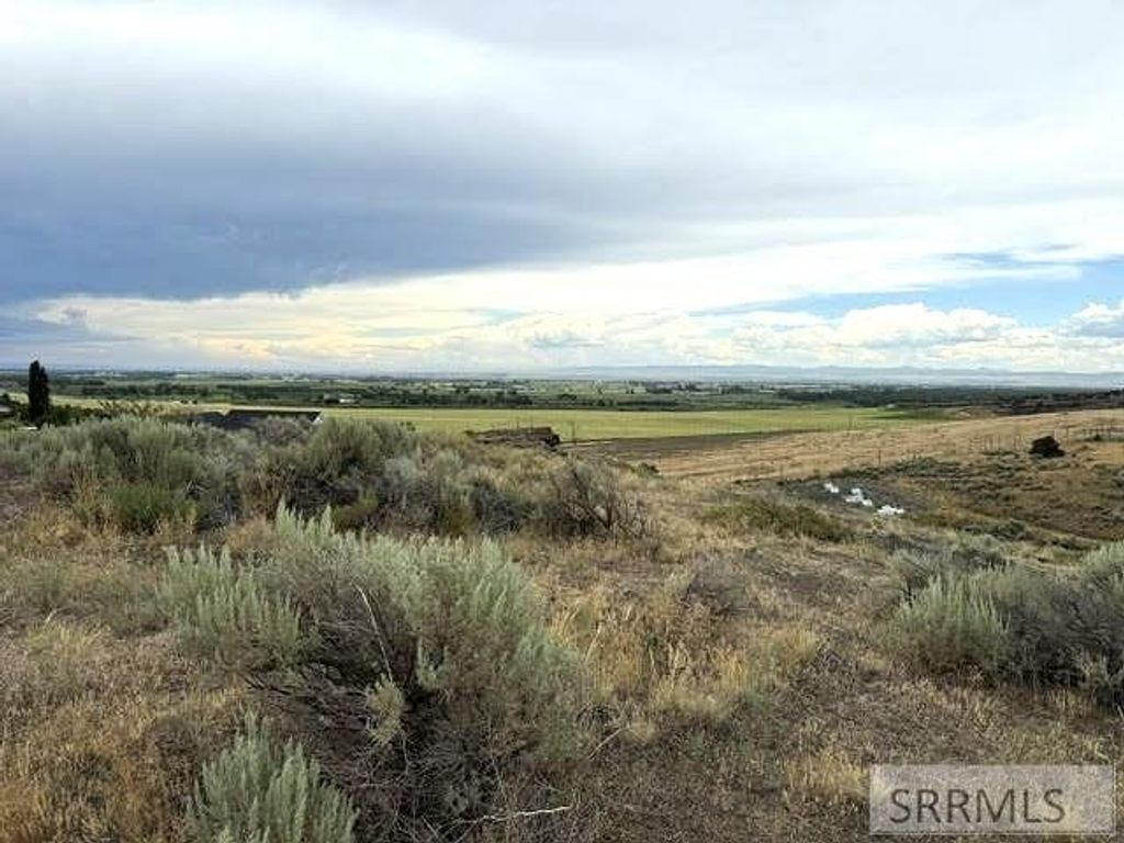 Image 5 of property listing at 1030 E Butte Road, Menan, ID 83434