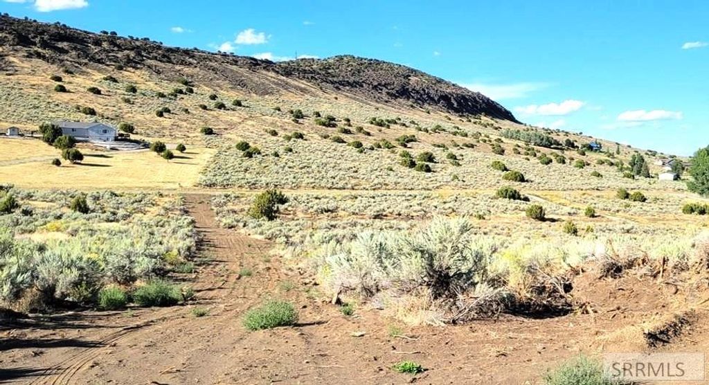 Image 6 of property listing at 1030 E Butte Road, Menan, ID 83434