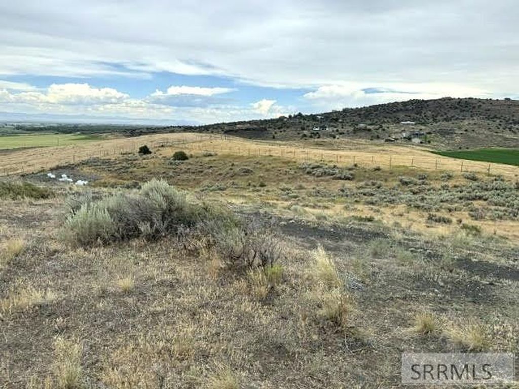 Image 7 of property listing at 1030 E Butte Road, Menan, ID 83434