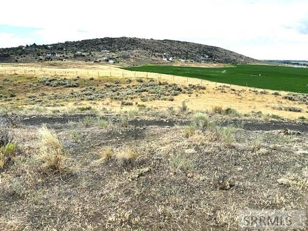 Image 8 of property listing at 1030 E Butte Road, Menan, ID 83434