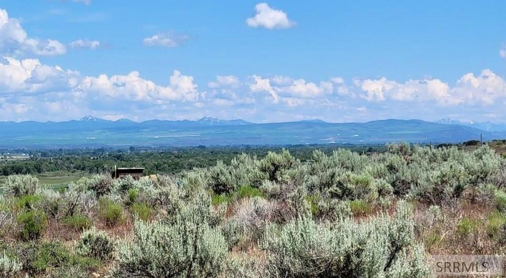 Image 9 of property listing at 1030 E Butte Road, Menan, ID 83434