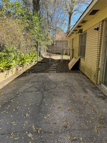 5825 Fairfield Avenue, Shreveport, LA 71106