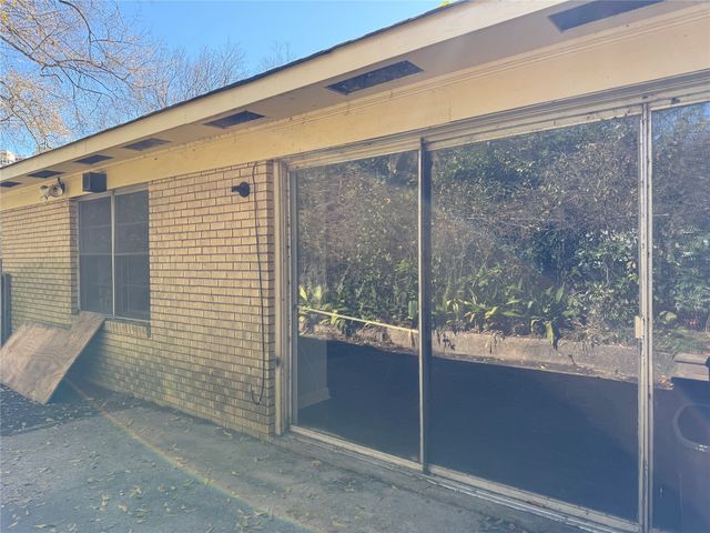 5825 Fairfield Avenue, Shreveport, LA 71106