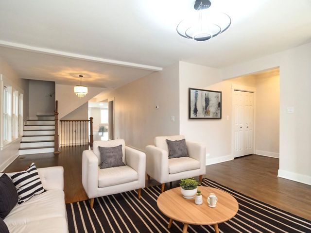 5529 W CORNELIA Avenue, Chicago, IL 60641