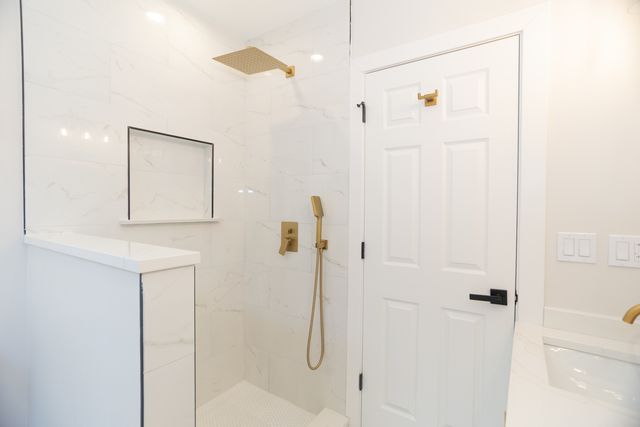 5529 W CORNELIA Avenue, Chicago, IL 60641