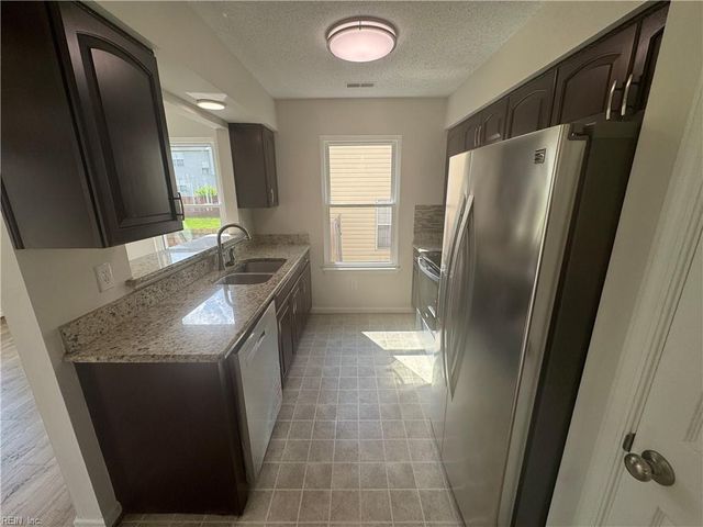 1231 Woods Edge CIR, Suffolk, VA 23434