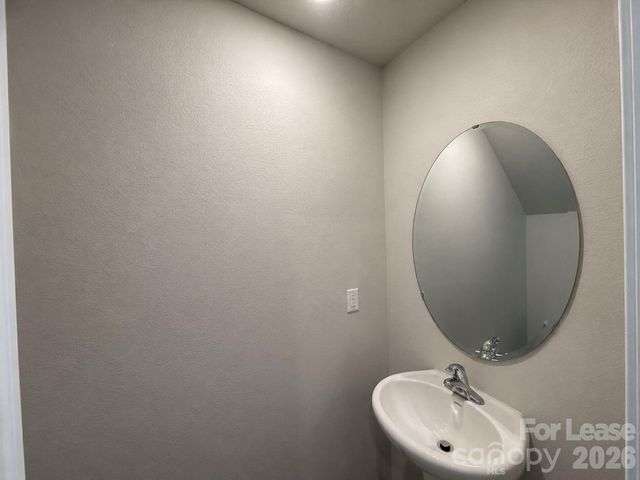 5044 Wolfridge Avenue, Charlotte, NC 28214