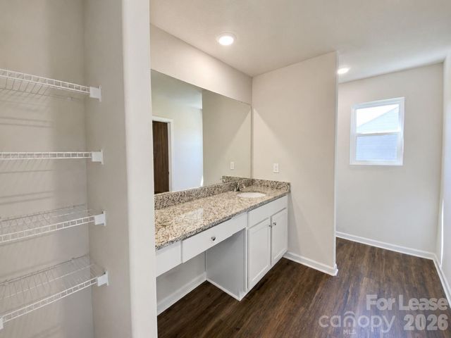 5044 Wolfridge Avenue, Charlotte, NC 28214