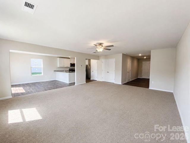 5044 Wolfridge Avenue, Charlotte, NC 28214