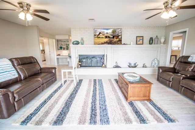 816 Shadowood Dr, Marshall, TX 75672