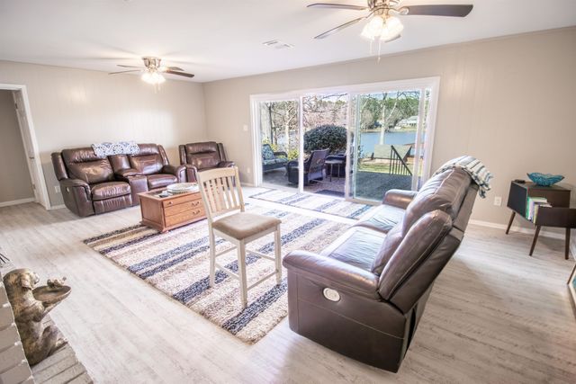 816 Shadowood Dr, Marshall, TX 75672