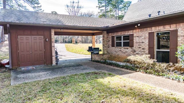 816 Shadowood Dr, Marshall, TX 75672