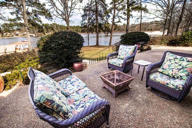 816 Shadowood Dr, Marshall, TX 75672