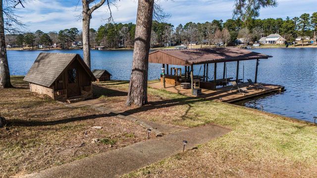 816 Shadowood Dr, Marshall, TX 75672