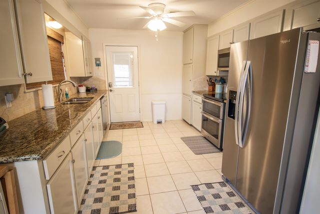 816 Shadowood Dr, Marshall, TX 75672