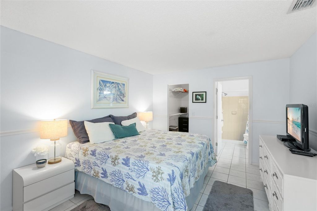 Image 12 of property listing at 3634 59TH AVENUE W, Bradenton, FL 34210