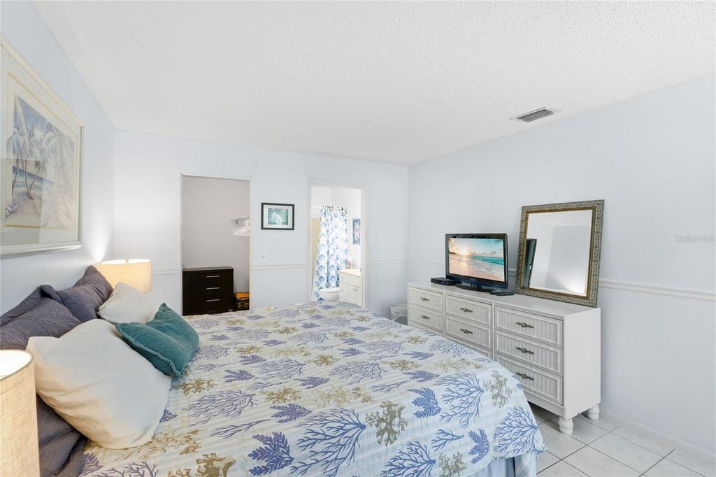 Image 13 of property listing at 3634 59TH AVENUE W, Bradenton, FL 34210