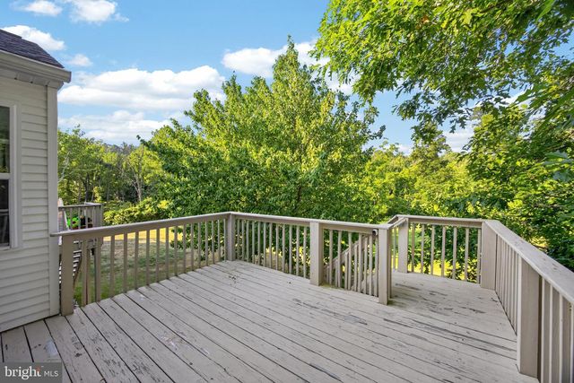 174 WATERFORD LN, Reading, PA 19606