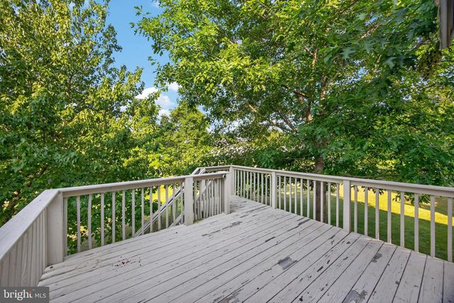 174 WATERFORD LN, Reading, PA 19606