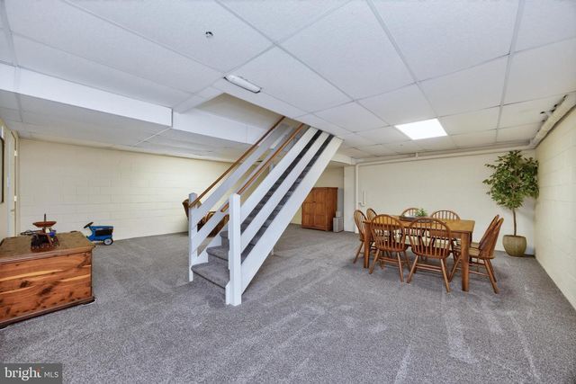 174 WATERFORD LN, Reading, PA 19606