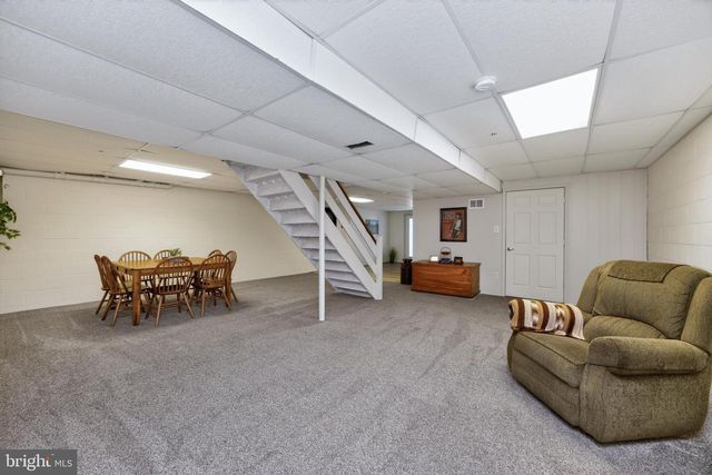 174 WATERFORD LN, Reading, PA 19606