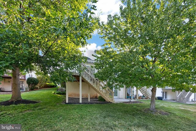 174 WATERFORD LN, Reading, PA 19606