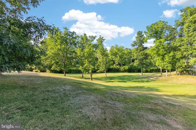 174 WATERFORD LN, Reading, PA 19606