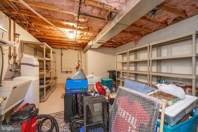 174 WATERFORD LN, Reading, PA 19606