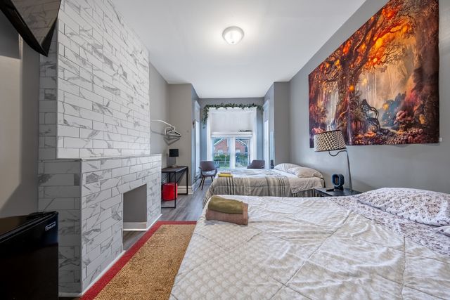 209 S Albany Avenue, Chicago, IL 60612