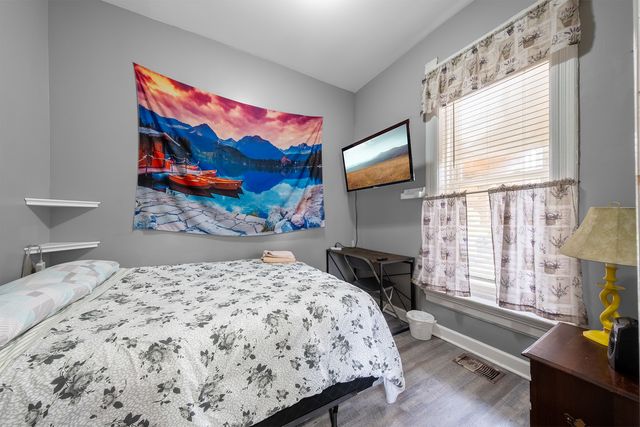 209 S Albany Avenue, Chicago, IL 60612