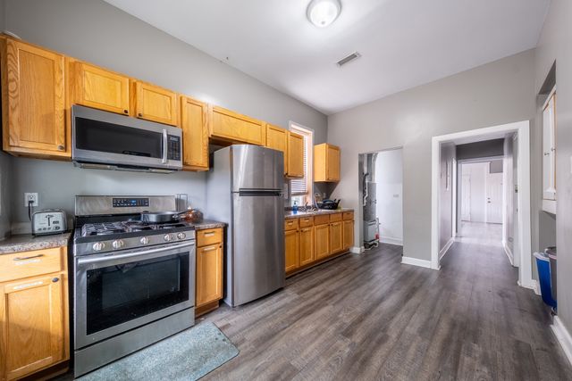 209 S Albany Avenue, Chicago, IL 60612