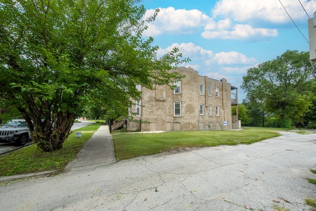 209 S Albany Avenue, Chicago, IL 60612