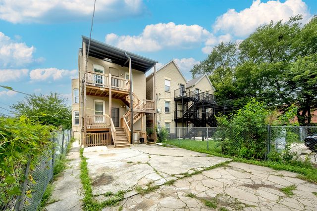 209 S Albany Avenue, Chicago, IL 60612