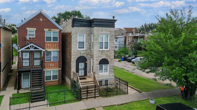 209 S Albany Avenue, Chicago, IL 60612