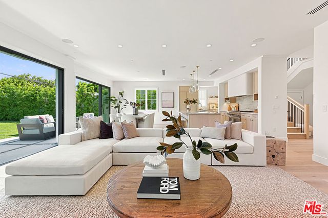 8136 Stewart Avenue, Los Angeles, CA 90045
