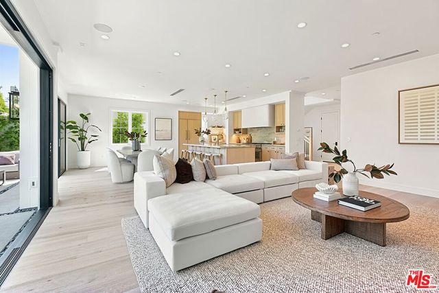 8136 Stewart Avenue, Los Angeles, CA 90045