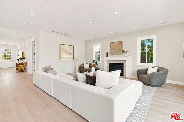 8136 Stewart Avenue, Los Angeles, CA 90045