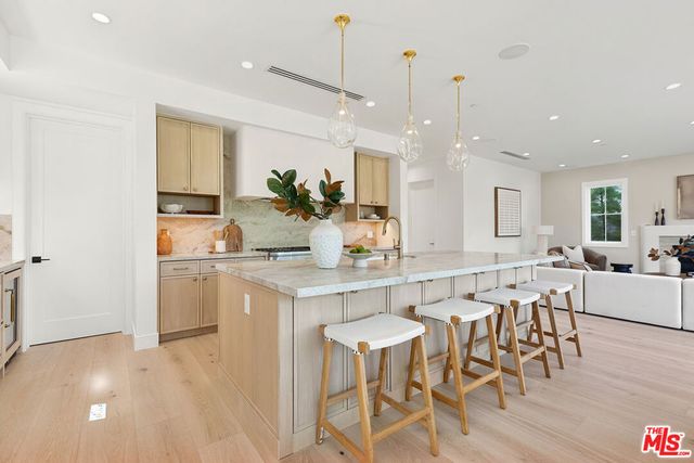 8136 Stewart Avenue, Los Angeles, CA 90045