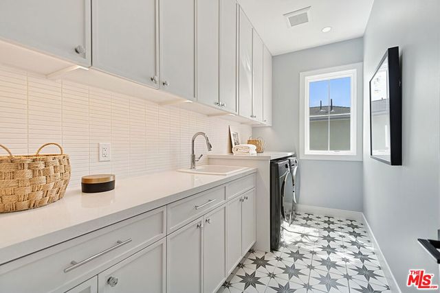 8136 Stewart Avenue, Los Angeles, CA 90045