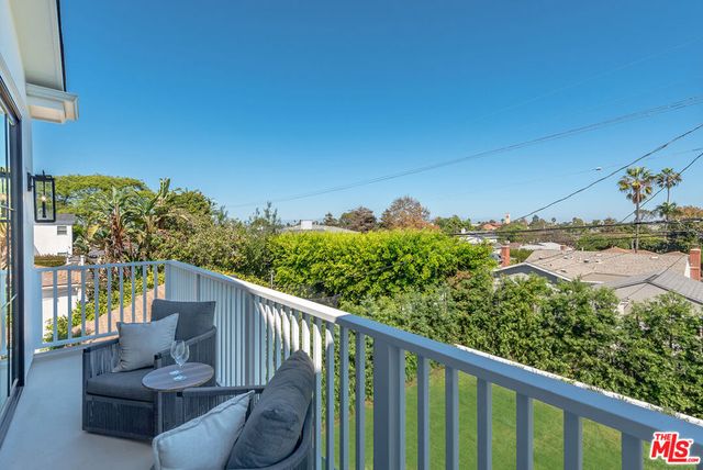 8136 Stewart Avenue, Los Angeles, CA 90045