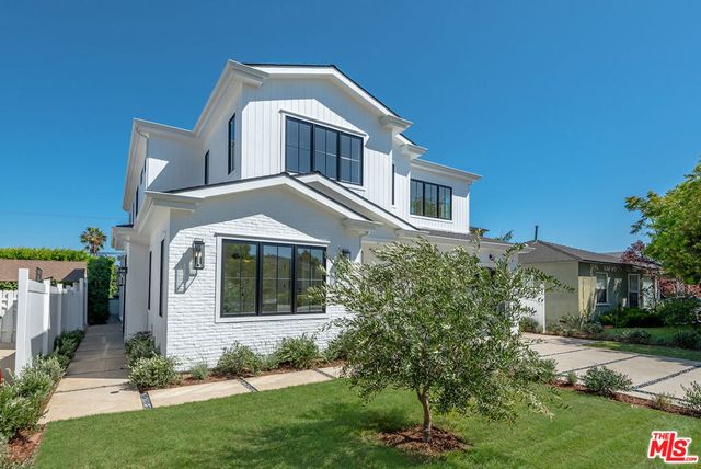 8136 Stewart Avenue, Los Angeles, CA 90045