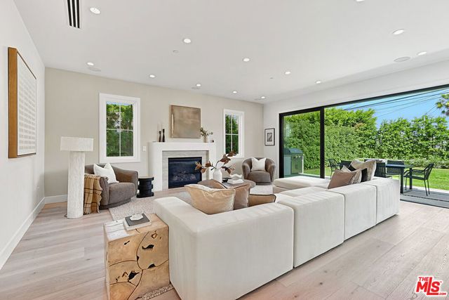 8136 Stewart Avenue, Los Angeles, CA 90045