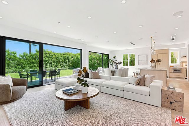 8136 Stewart Avenue, Los Angeles, CA 90045