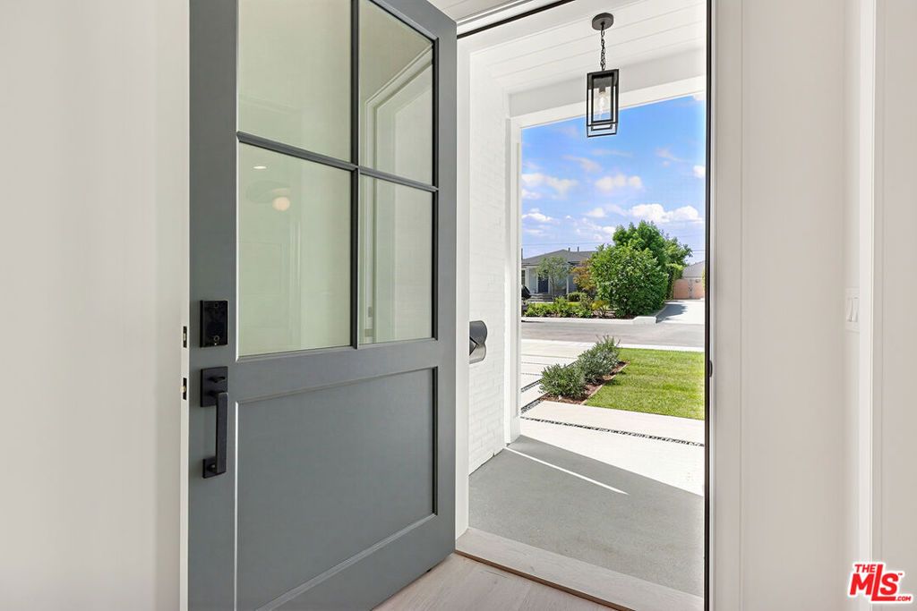 8136 Stewart Avenue, Los Angeles, CA 90045 — photo 2