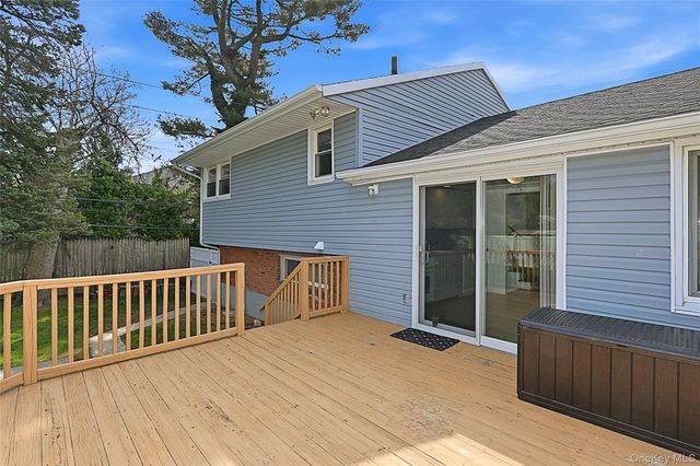 72 Woolsey Avenue, Glen Cove, NY 11542