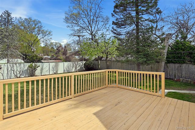 72 Woolsey Avenue, Glen Cove, NY 11542