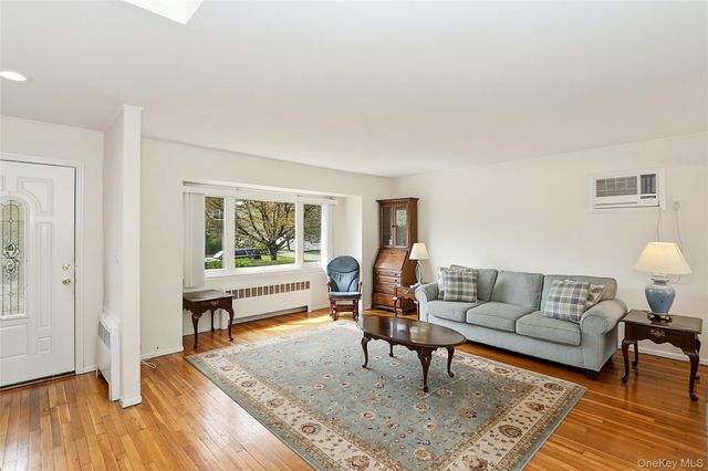 72 Woolsey Avenue, Glen Cove, NY 11542