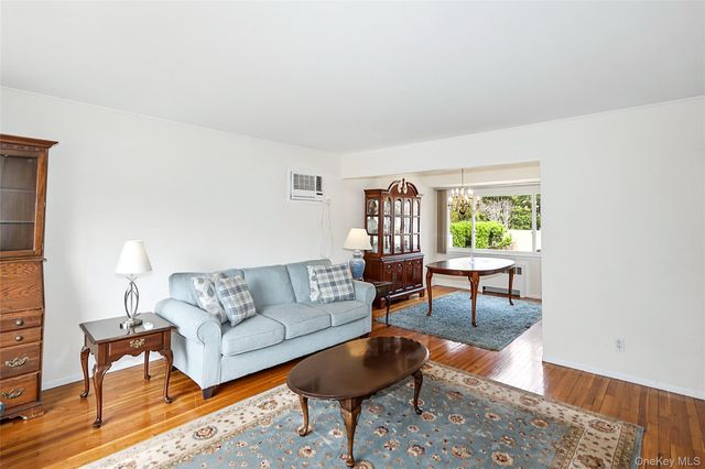 72 Woolsey Avenue, Glen Cove, NY 11542