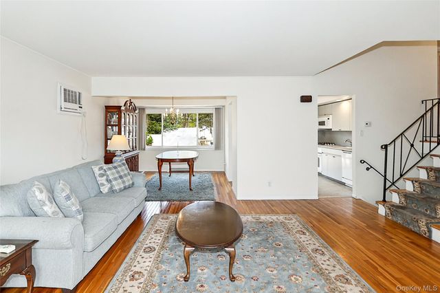 72 Woolsey Avenue, Glen Cove, NY 11542